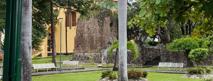 Jardín San Francisco de Almoloyan is one of Colima.