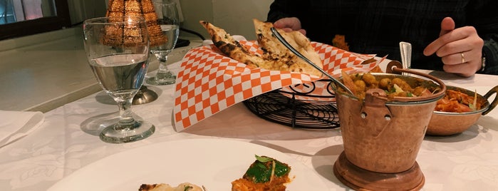 Aroma Fine Indian Restaurant is one of Lieux qui ont plu à Azhar.