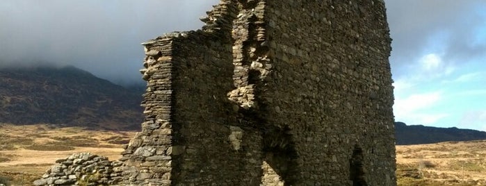 Dolwyddelan Castle is one of Lugares favoritos de Carl.