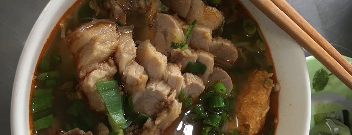 Cơm hến Bà Hòa is one of Posti che sono piaciuti a Tash.