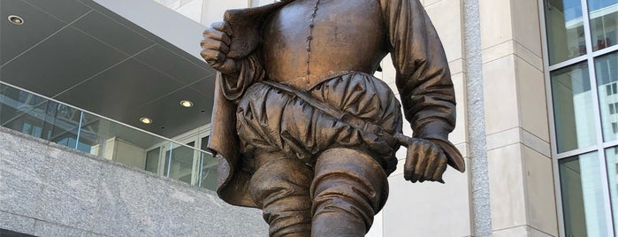 Sir Walter Raleigh statue is one of Scavenger Hunt.