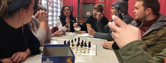 Oberweis Ice Cream and Dairy Store is one of Kimmie's Saved Places.