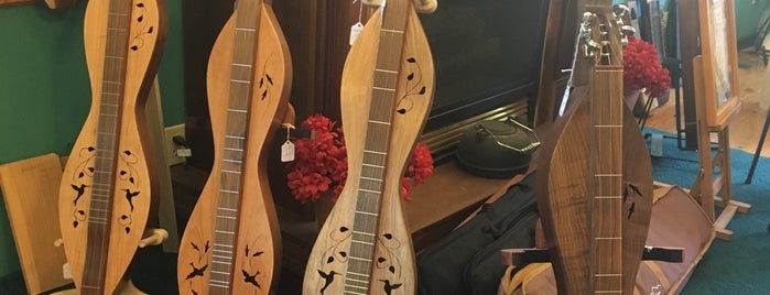 Wood-N-Strings Dulcimer Shop is one of Great Smoky Mountains.