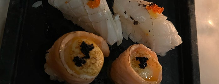 Oguru Sushi & Bar is one of Preferidos.