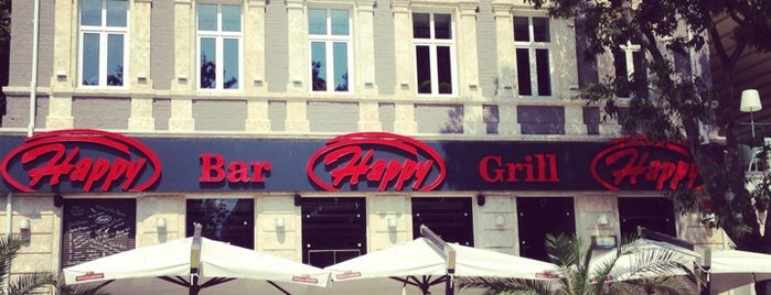 Happy Bar & Grill is one of Tempat yang Disukai Burç.