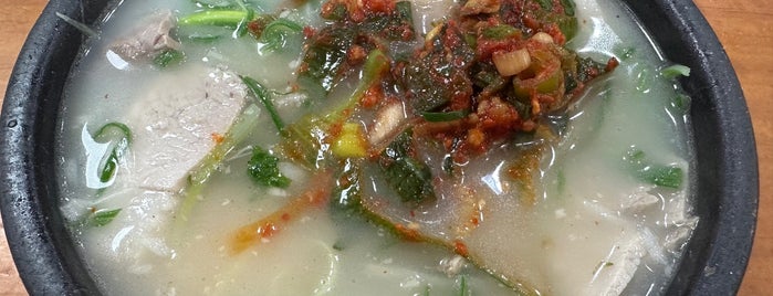 Miryang Dwaejigukbap (Pork Rice Soup) Restaurant is one of 김해 맛집.