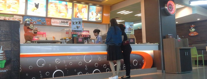 A&W is one of Kuliner in Makasar.