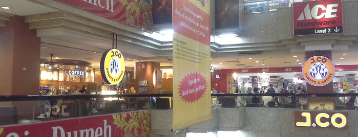 J.Co Donuts & Coffee is one of Kuliner Wajib @Surabaya.