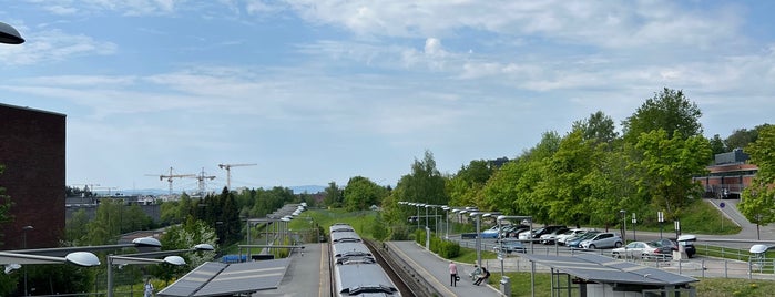 Linderud (T) is one of T-banen i Oslo/Oslo Metro.