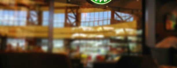 Starbucks is one of Petrさんのお気に入りスポット.