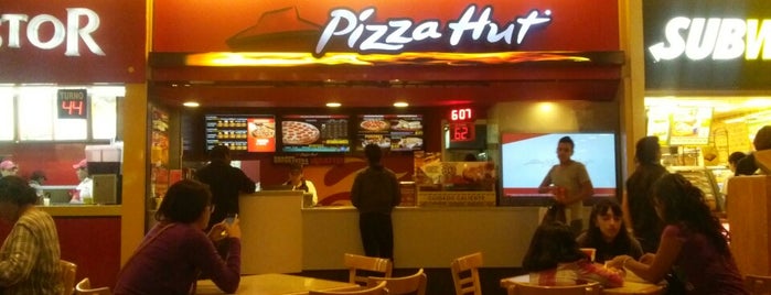 Pizza Hut is one of Lugares favoritos de Jorge.