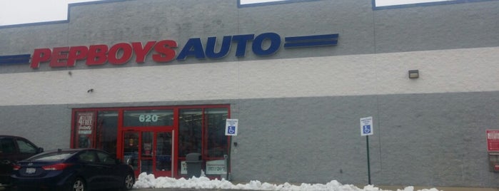 Pep Boys Auto Parts & Service is one of สถานที่ที่ Linda ถูกใจ.