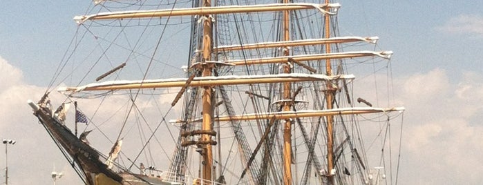 USCGC Eagle Sailing Ship is one of Lugares favoritos de Jennifer.