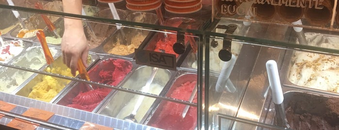 La Gelateria della Musica is one of Locais curtidos por Naz.