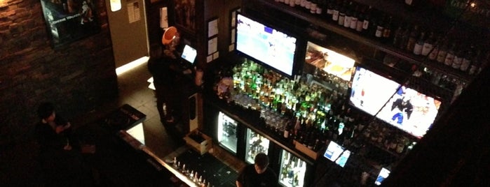 Tonic Bar is one of Lugares favoritos de Chris.