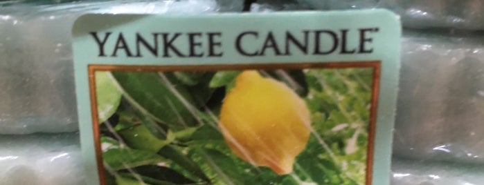 Yankee Candle is one of Lieux qui ont plu à Tammy.