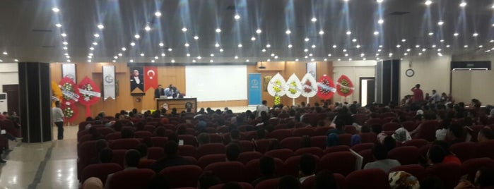 Belediye Konferans Salonu is one of Orte, die Aykut gefallen.