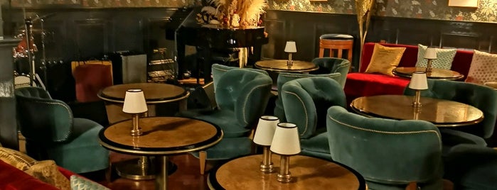 Library Bar is one of London Hotels and Reading Bars.