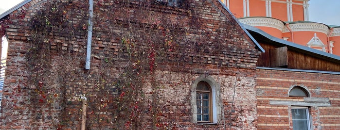 Храм Воскресения Христова в Кадашах is one of Культурные центры.