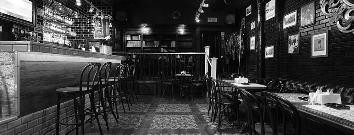 Edward's Pub is one of Tempat yang Disukai Jurgen.