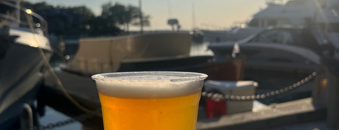 Harbourside Burgers & Brews is one of Vacation.