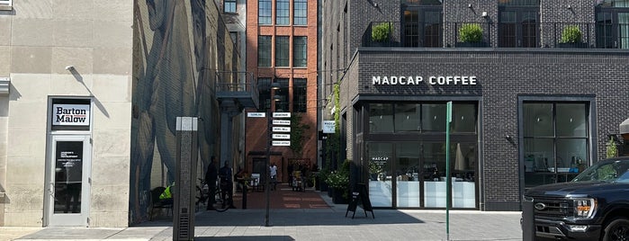 Madcap Coffee is one of Tempat yang Disukai Nate.