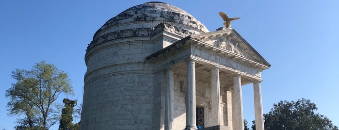 Illinois Monument is one of Paula’s Liked Places.