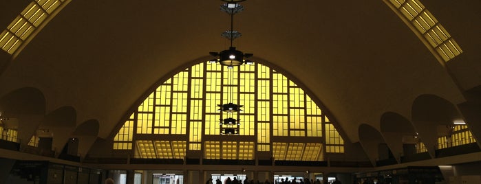 Halles du Boulingrin is one of reims.