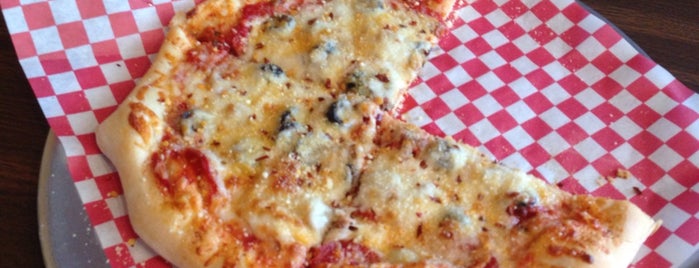 Regis Pizza is one of Lugares favoritos de Jason.