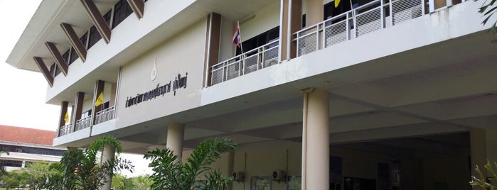มหาวิทยาลัยเทคโนโลยีราชมงคลศรีวิชัย ทุ่งใหญ่ is one of โรงเรียนดังในเมืองไทย.