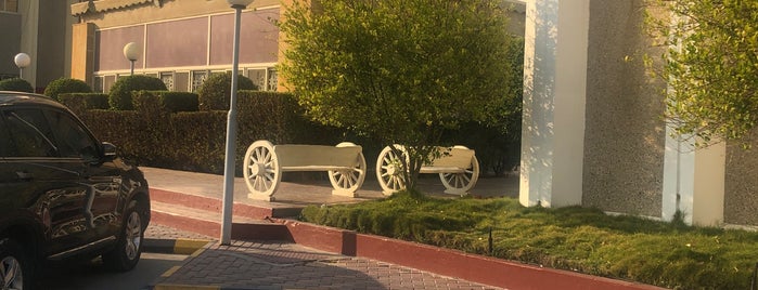Lounge Al-Majlis is one of Gespeicherte Orte von Abdulaziz.