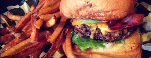 Fatty's Burgers & More is one of Lugares favoritos de Jessica.