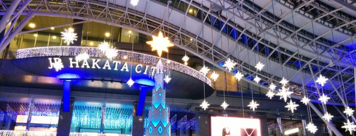 Hakata Station Square is one of 駅.
