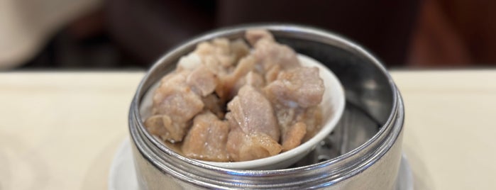 Lunasia Chinese Cuisine is one of Lieux sauvegardés par Kimmie.