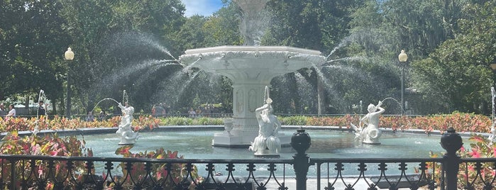 Forsyth Park Fountain is one of สถานที่ที่ Jess ถูกใจ.