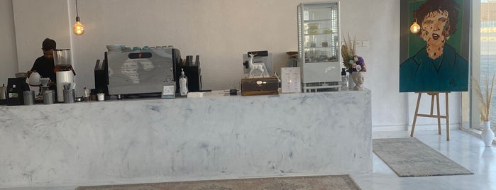 The V60Z Specialty Coffee is one of كوفي شوب عرعر.