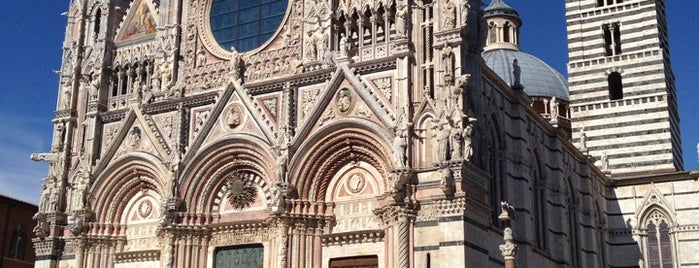 Piazza del Duomo is one of Lugares guardados de Fabio.