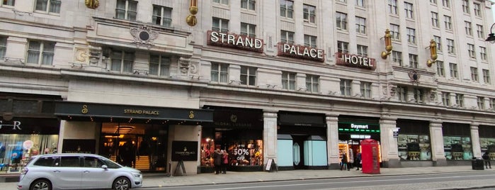 Strand Palace Hotel is one of Unterkunft.