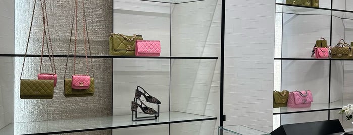 Chanel شانيل is one of Hajarさんのお気に入りスポット.