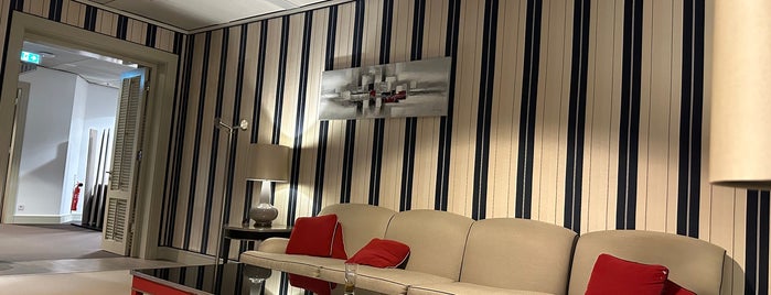 Lufthansa Panorama Lounge A26 is one of Locais curtidos por Murat.