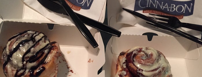 Cinnabon is one of Maisoonさんのお気に入りスポット.
