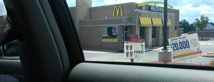 McDonald's is one of สถานที่ที่ Kurt ถูกใจ.