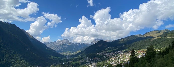 Chatel is one of Li-May’s Liked Places.