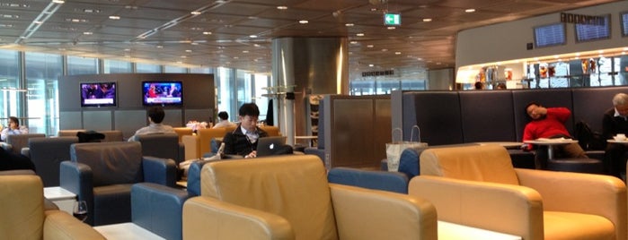 Lufthansa Business Lounge / Tower Lounge (Non Schengen) is one of SUattention.