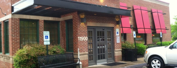 Applebee's Grill + Bar is one of สถานที่ที่ Andrea ถูกใจ.