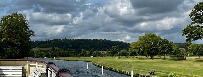 River Thames is one of B: сохраненные места.