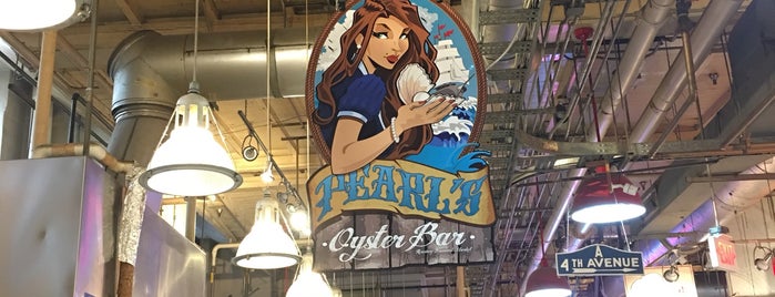 Pearl's Oyster Bar is one of สถานที่ที่ Alberto J S ถูกใจ.