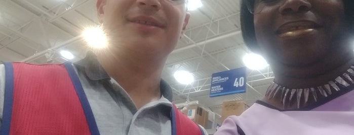 Lowe's is one of Bryanさんのお気に入りスポット.
