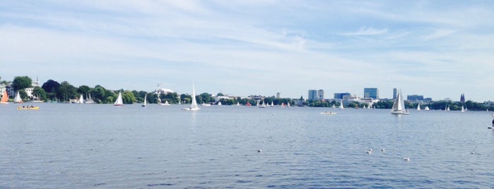 Außenalster is one of Antoniaさんのお気に入りスポット.
