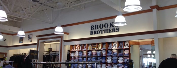 Brooks Brothers Outlet is one of Lieux qui ont plu à Taylor.